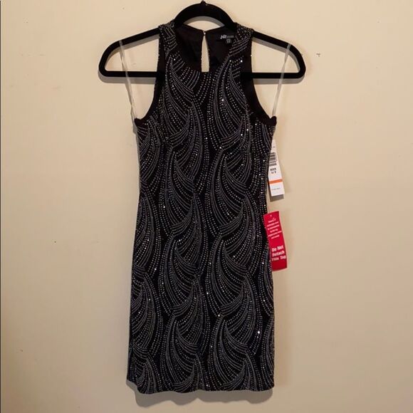 Dresses & Skirts - NWT Bodycon Dress